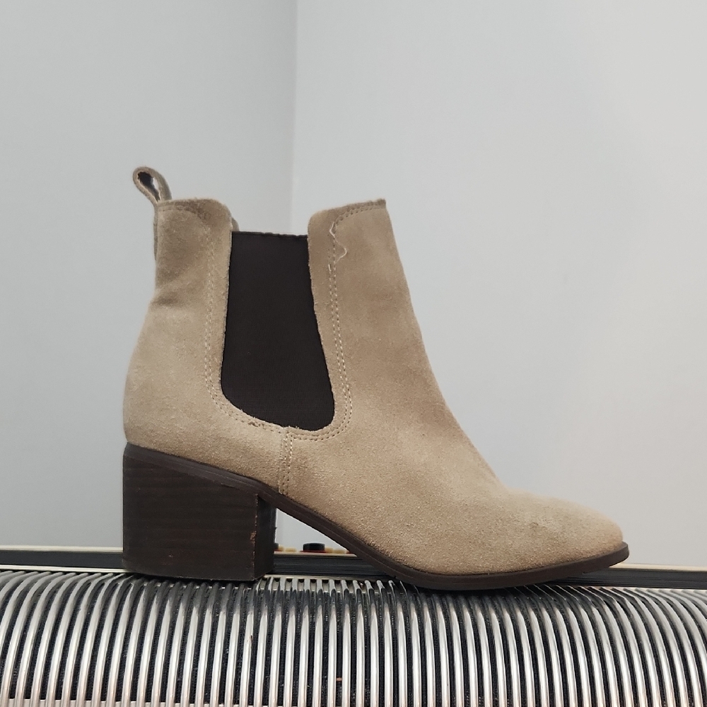 SUPER CUTE MADDEN GIRL LIGHT TAN SUEDE CHUNK HEEL SLIP ON BOOTS SZ 7.5
